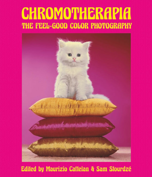 cover of the book 'Chromotherapia' with a photograph of a white kitten sitting on a stack of three silk pillows